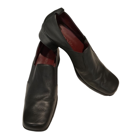 AEROSOLES Shoes - Aerosols Women’s loafer/flat black leather slip on casual shoe. Size 8.5M